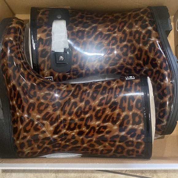 Size 7 Kenneth Cole rain boots - Picture 6 of 8